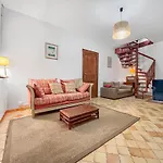 Maison Rustique Avec Patio Prive