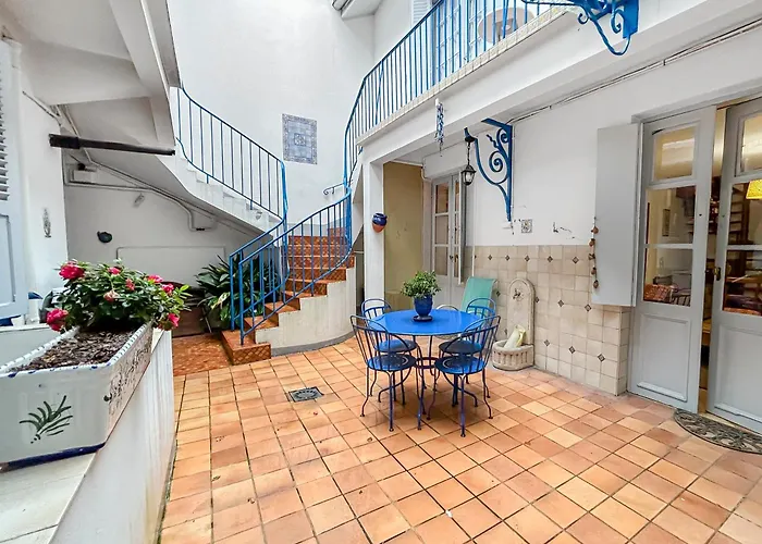 Maison Rustique Avec Patio Prive